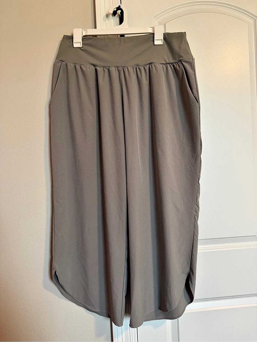HALARA Breezeful High Waisted Quick Dry Capri Pants - Gray XL
